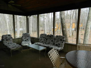 122 Sandlewood Dr, East Stroudsburg PA  18301-6970 exterior