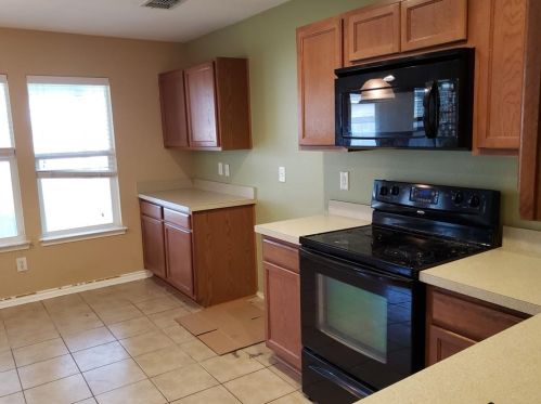 828 Sheryn Dr, Burleson TX  76028-8654 exterior