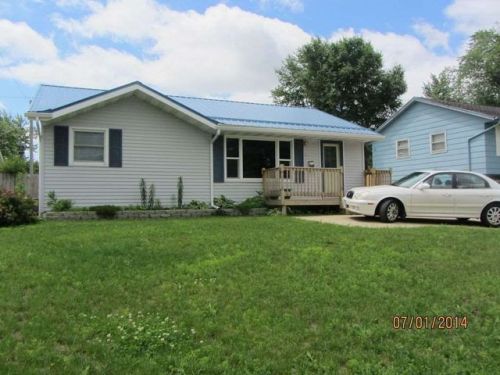 1657 Golden Valley Dr, Waterloo, IA 50703-1321