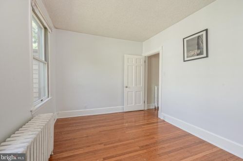 404 Maple Ave, Camden NJ  08109-2021 exterior