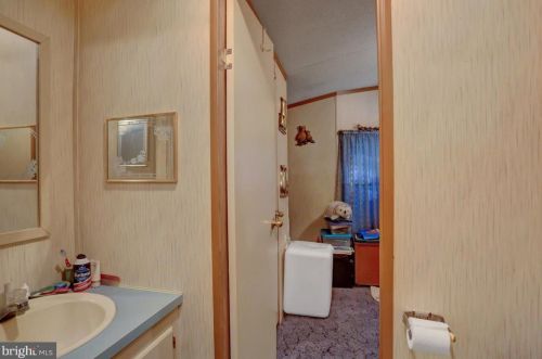 231 Shippensburg Mobile Est, Lees Cross Roads PA  17257-9526 exterior