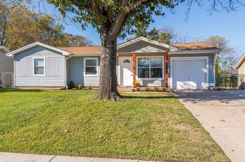417 Himes Dr, Euless, TX 76039-3659