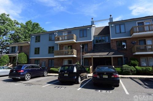 616 Peach St, Avenel, NJ 07001-1067