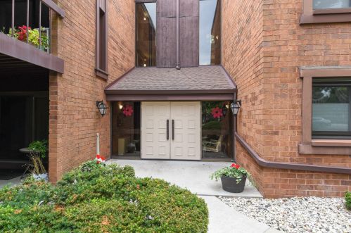 5200 Tuckaway Blvd, Milwaukee WI 53221-3160 exterior