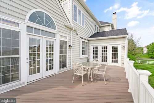 20906 Mcintosh Pl, Leesburg VA  20175-6372 exterior