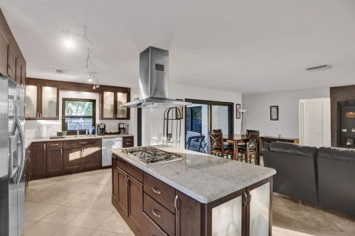 2003 37th Ave, Hollywood FL  33021-4320 exterior