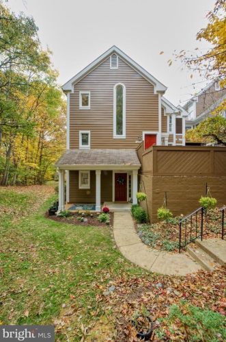 1501 Church Hill Pl, Herndon, VA 20194-1235