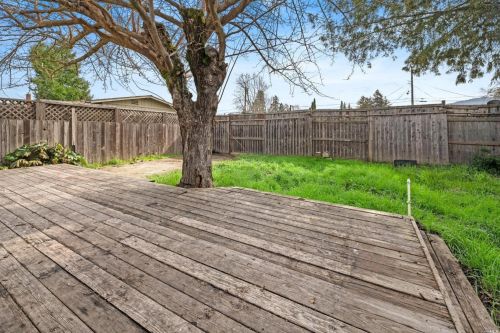 275 Carleton Dr, Ukiah CA  95482-3821 exterior