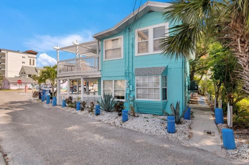 13142 Gulf Ln, Saint Petersburg, FL 33708-0025