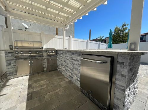 10307 34th Ct, Hialeah FL  33018-1879 exterior