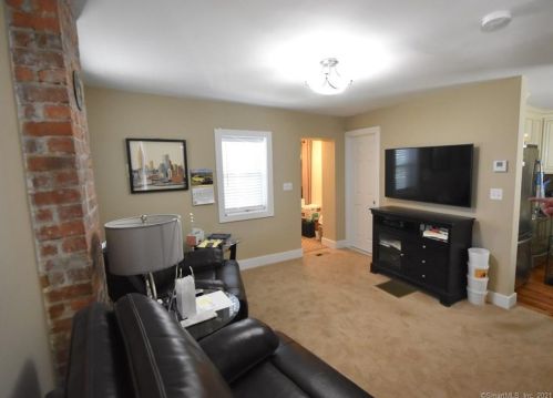 152 Alsace St, Bridgeport, CT 06604-5216