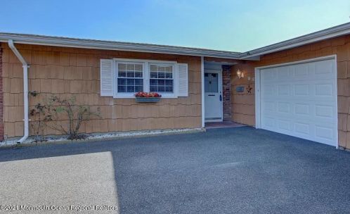 52 Darley Cir, Bricktown, NJ 08724-1954