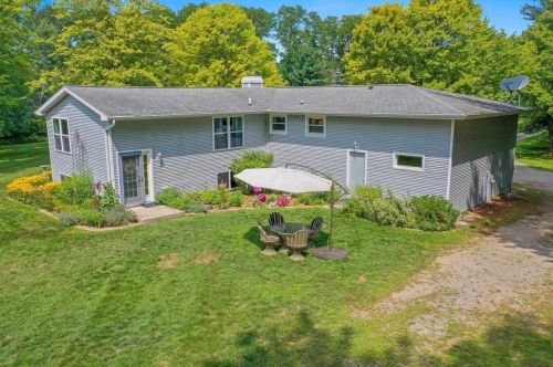 2319 School Ln, Green Bay, WI 54313-8114