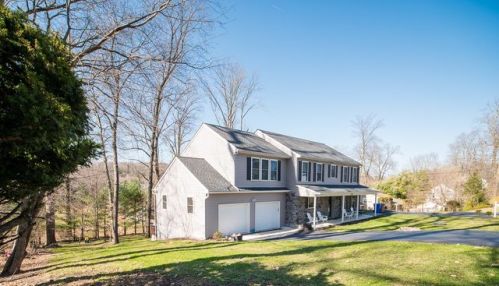 212 Hickory Ln, Newtown Square, PA 19073-3326