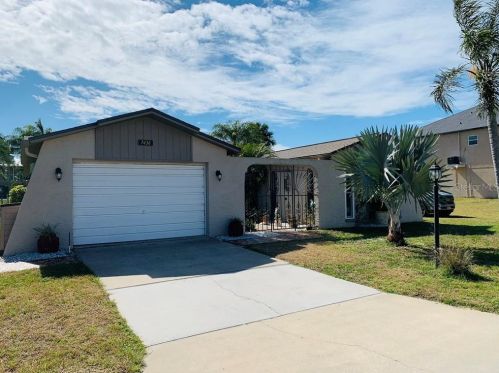 7436 Yachtsman Dr, Port Richey, FL 34667-3926