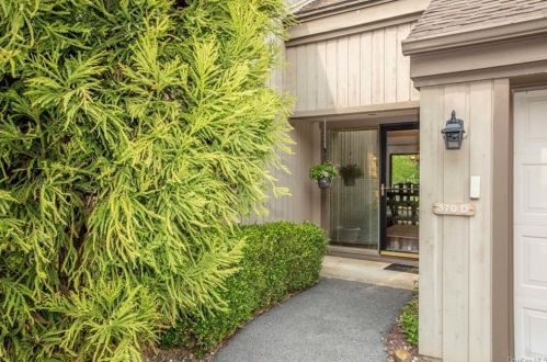 370 Heritage Hls, Somers Town, NY 10589-1984