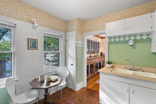 1819 Beverly Rd, Milwaukee WI 53211-2504 exterior