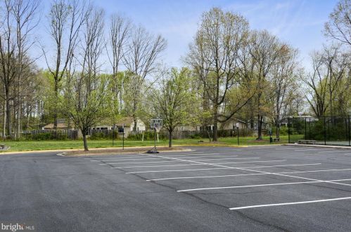 1512 Sadlers Wells Dr, Herndon VA  20170-2838 exterior