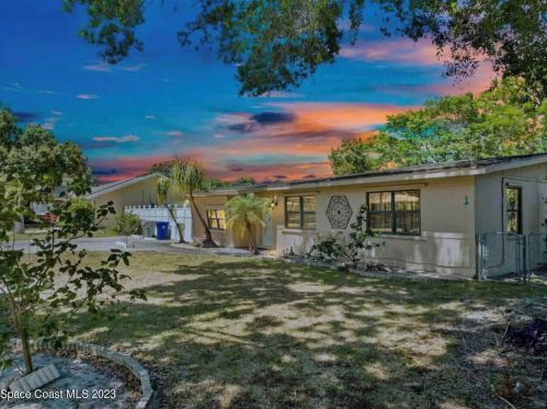 1366 14th Ave, Vero Beach, FL 32960-3780