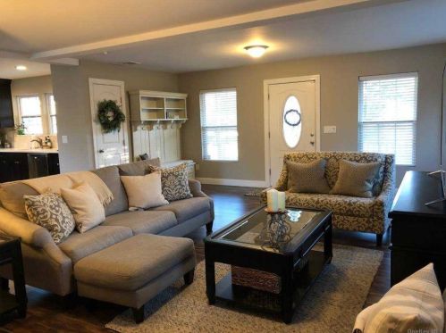 25 Vail St, Islip Manor, NY 11751-3609