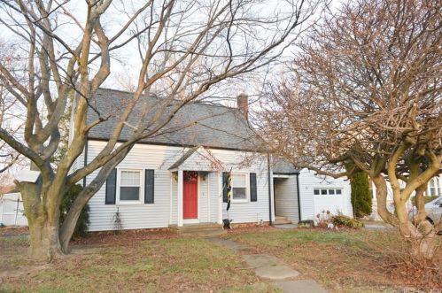 13 Cottage St, Plainville, CT 06062-1724