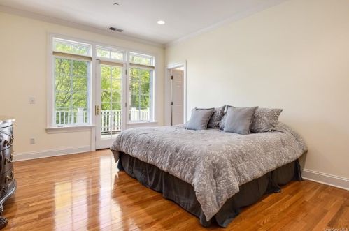 54 Buckout Rd, White Plains NY  10604-1503 exterior