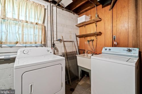 6501 Carrsbrook Ct, Springfield VA 22150-1311 exterior