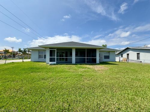 4727 25th Ct, Cape Coral, FL 33914-6138