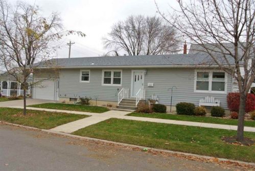 102 9th St, Osage, IA 50461-1553
