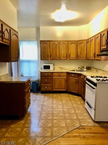 1065 Jaques Ave, Rahway NJ 07065-3927 exterior