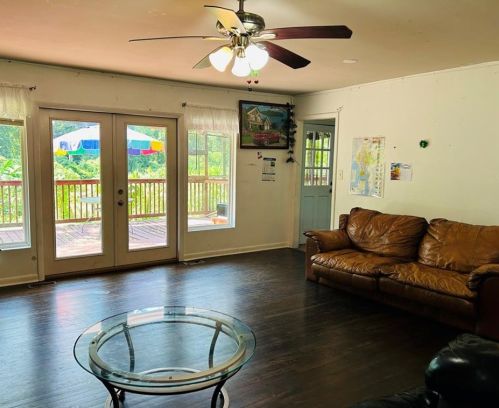 4078 Flintridge Dr, Stone Mountain, GA 30083-3106