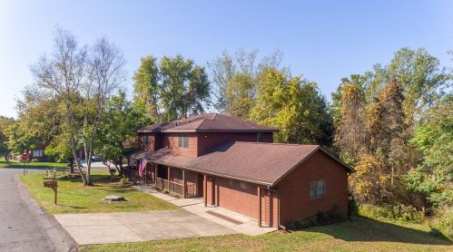 200 Rapp Cir, Zelienople, PA 16063-9720