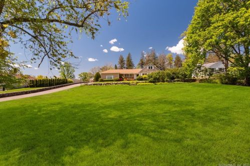 312 Thornridge Dr, Stamford, CT 06903-5110