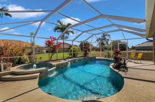 2707 6th Ave, Cape Coral, FL 33909-8881