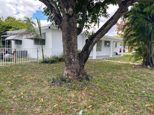 3390 4th Ave, Hialeah, FL 33012-4350