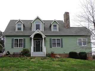 1101 Gus Ln, Bedford VA  24523-3664 exterior