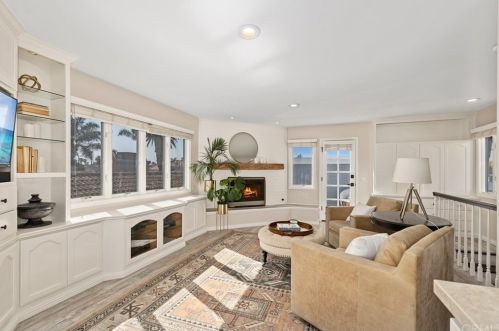 226 9 St, Huntington Beach CA 92648-4635 exterior