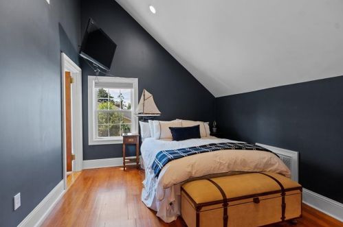 20 Phelps Rd, Middletown RI 02842-5448 exterior