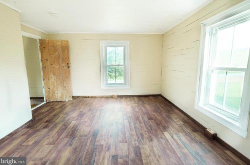 4052 Jerome Rd, Edinburg VA  22824-2500 exterior