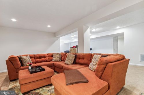 10114 Lees Crossing Ln, Fredericksburg VA  22408-0292 exterior