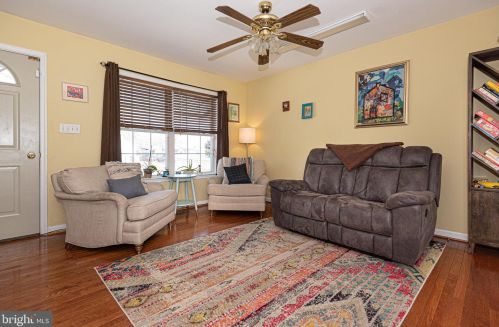 402 6th St, Laurel DE  19956-1363 exterior