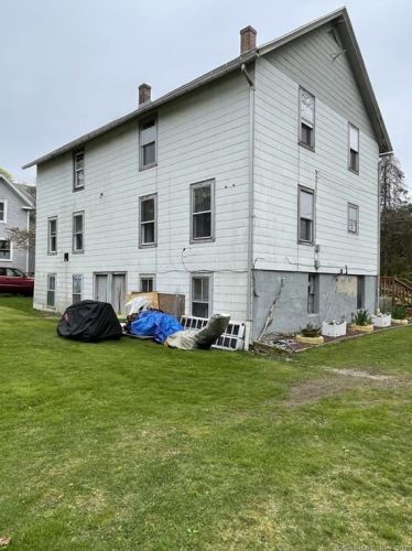 52 Linnell St, Moosup CT 06354-1214 exterior