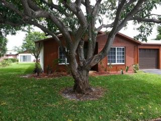 515 27th Ter, Boynton Beach FL  33435-8908 exterior