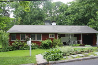 16 Western Dr, Ardsley, NY 10502-1913