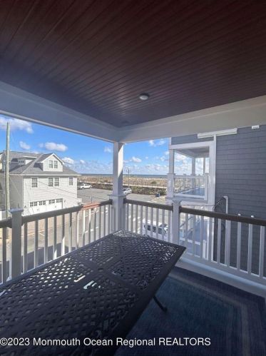 5 Fort Ave, Pelican Island NJ  08751-1512 exterior