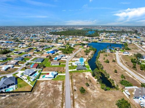 209 10th Ave, Cape Coral, FL 33909-2622