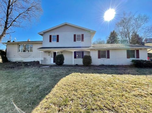 3048 Shady Nook Rd, Slatington PA  18080-3335 exterior
