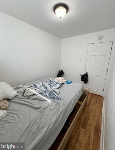 6810 Guyer Ave, Philadelphia PA 19142-2518 exterior