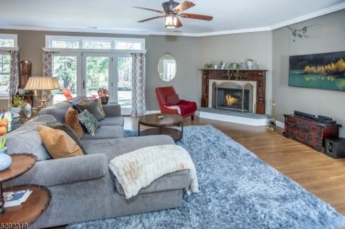 42 King George Rd, Warren NJ  07059-7045 exterior