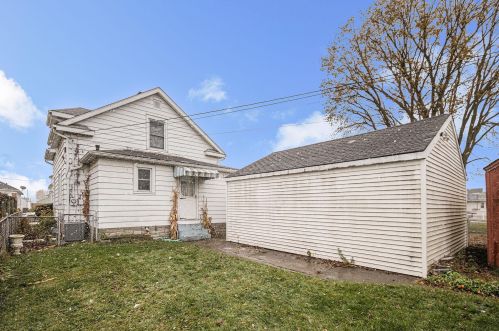 544 8 St, Mishawaka IN 46544-4841 exterior